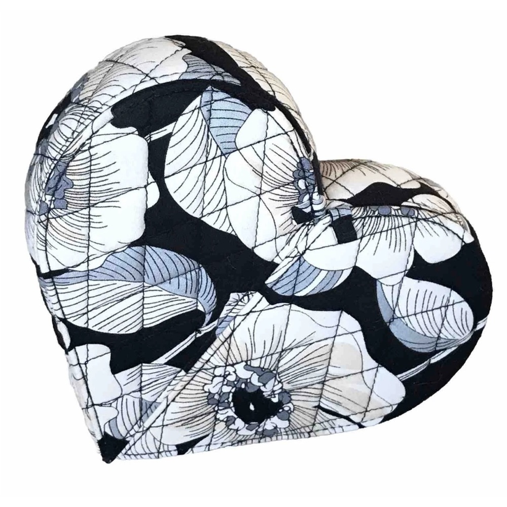 VERA BRADLEY From My Heart Jewelry Case - CAMELLIA Black & White. Discontinued.
